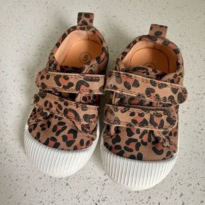Size 5 toddler girl cat and Jack leopard sneakers